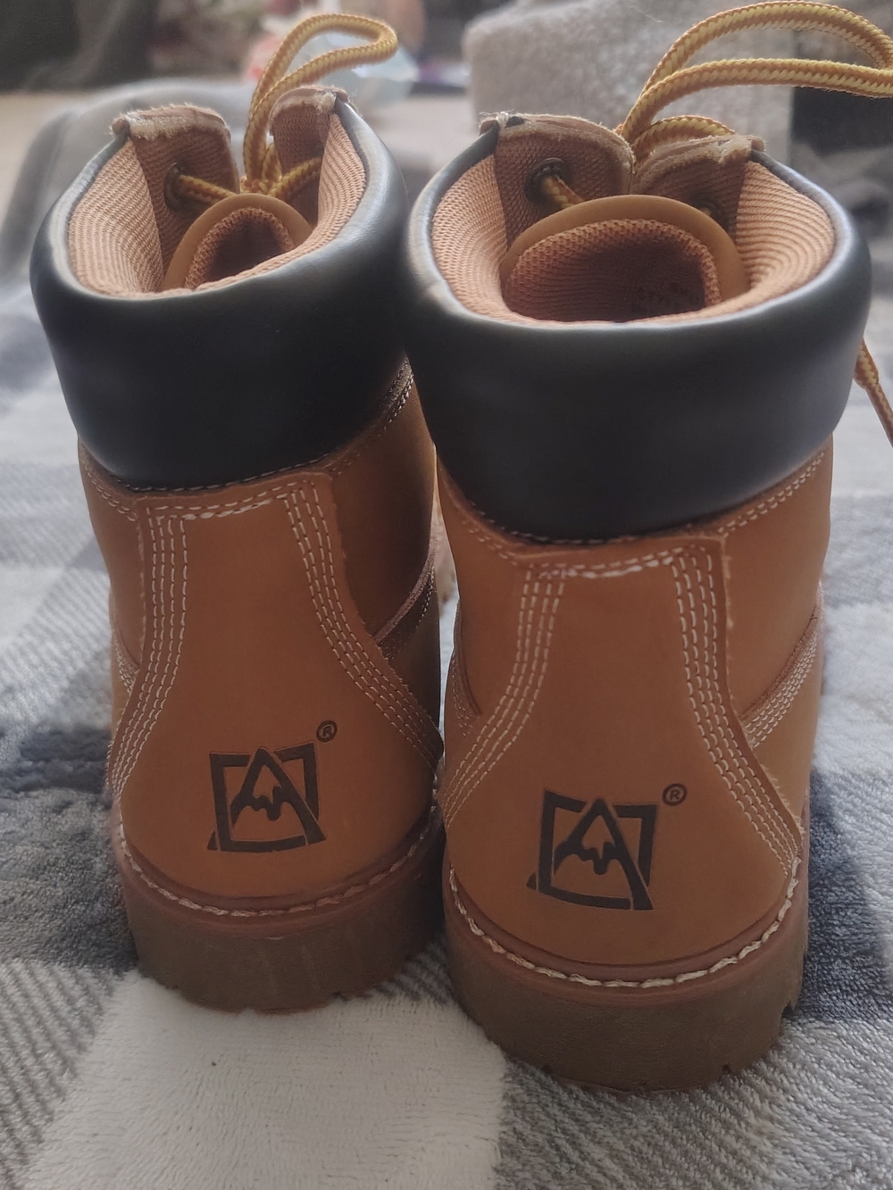 Avalanche Kids Wheat/Tan Lace-Up Work Boots with Yellow Laces - Picture 5 of 6